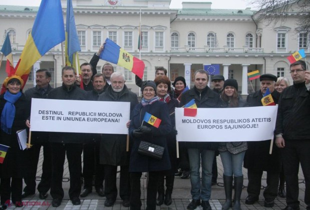 FOTO // Europa ZGUDUITĂ de mesaje în susținerea integrării europene a R. Moldova