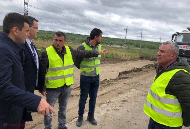 Compania responsabilă de reabilitarea drumului Hâncești – Lăpușna, PENALIZATĂ: „De trei ani cetățenii așteaptă”