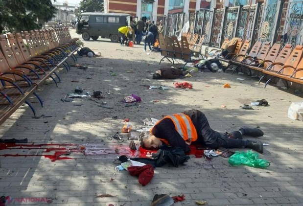 VIDEO // Carnagiu la Kramatorsk, soldat cu cel puțin 30 de MORȚI și 100 de răniți. O rachetă rusească a fost lansată asupra GĂRII, unde se aflau mii de persoane