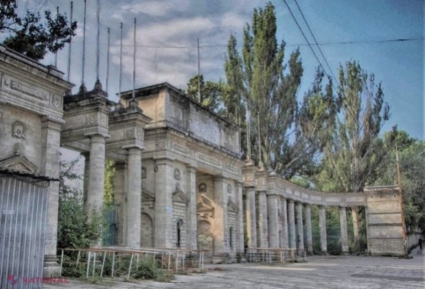 VIDEO // Terenul fostului Stadion Republican, aflat în RUINE de 17 ani, va fi vândut Ambasadei SUA cu circa 15 MILIOANE de euro. Autoritățile au pus câteva CONDIȚII americanilor, care vor ridica pe acel loc noul sediu al AMBASADEI