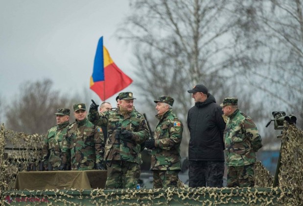 FOTO // Dodon, de la soldat, la comandant: Președintele a primit o UNIFORMĂ personalizată și bocanci americani