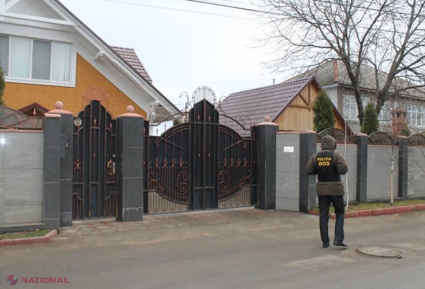 FOTO // Mascați la domiciliile unor angajați ai MAI
