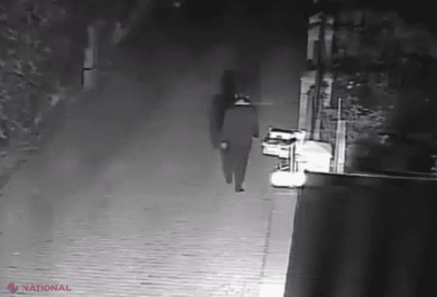 Poliția CAUTĂ un individ care a FURAT mai multe bunuri dintr-un AUTOMOBIL