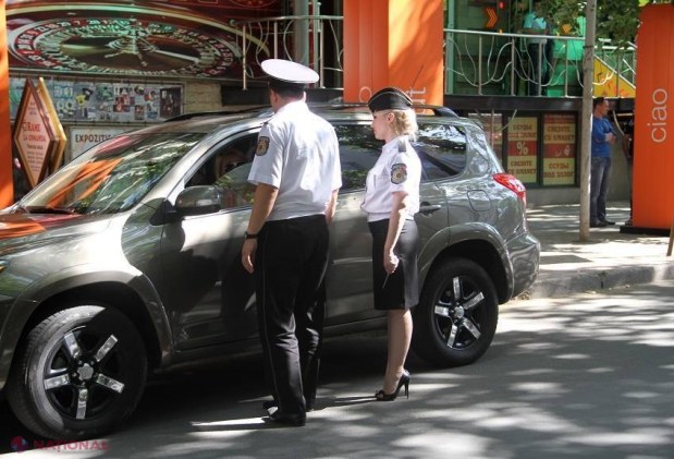 FOTO // Adriana Ochișanu a schimbat microfonul pe BASTON