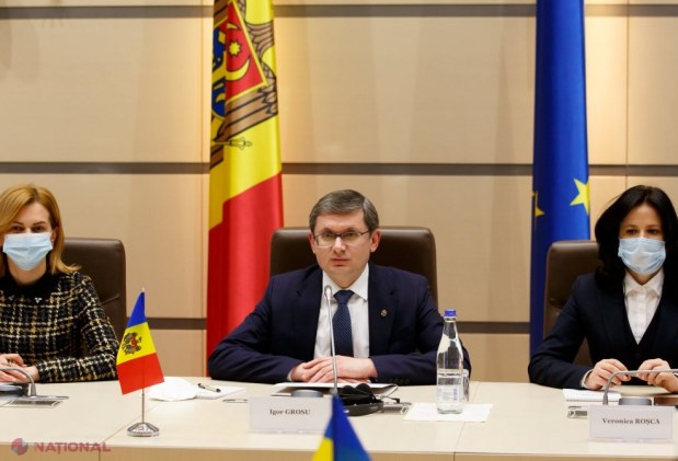 FOTO // Cetățenii R. Moldova, principalii BENEFICIARI ai ajutorului de 100 de MILIOANE de euro acordați de România: „Sunt bani care vor dezvolta comunitățile noastre prin crearea LOCURI de MUNCĂ, prin proiecte de infrastructură, culturale și de dezv