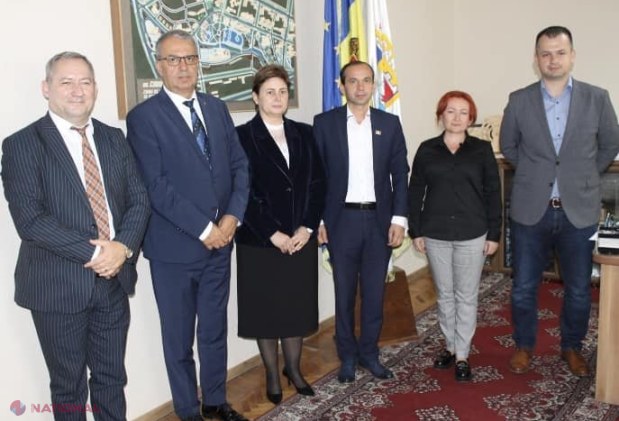 Constanța alocă 100 000 de euro pentru construcția unui teren de sport în municipiul Cahul. Primarul Dandiș: „Mulțumim din partea tuturor cahulenilor!”