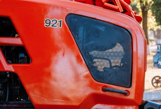 FOTO // Un TRACTOR – surpriza echipei Partidului „ȘOR” pentru satul Moara de Piatră