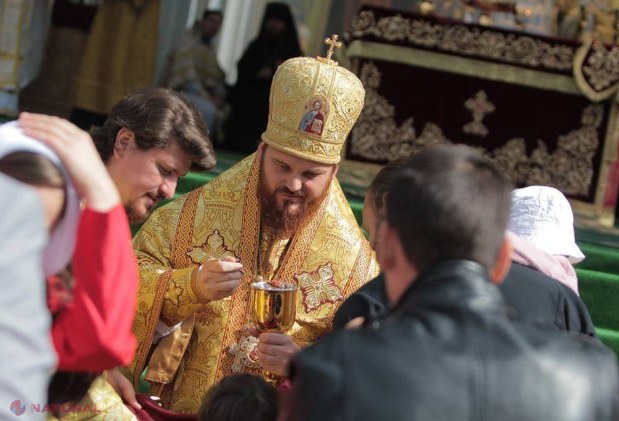 REPORTAJ FOTO Patriarhul Kiril a oficiat liturghia din faţa Catedralei mitropolitane