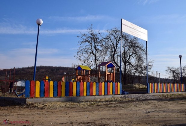 FOTO // Proiectul „Câte un teren de joacă în fiecare sat” a fost FINALIZAT. Echipa Partidului „ȘOR” a CONSTRUIT terenuri de joacă în toate cele 74 de sate din raionul Orhei