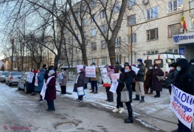 FOTO // Proteste contra „justiției vândute”! Partidul „ȘOR” cere DEMISIA magistraților care au scos-o pe Marina Tauber din alegeri