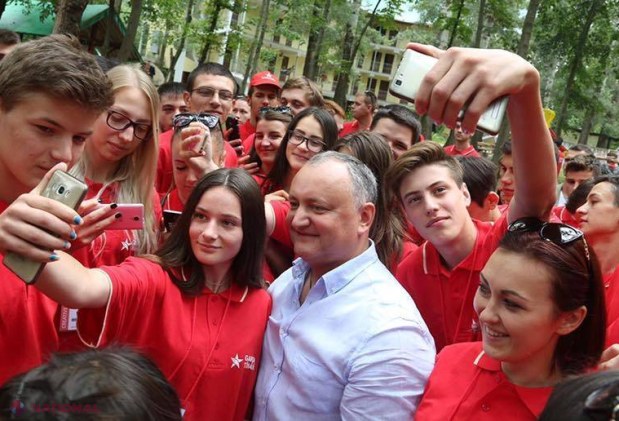 FOTO // Igor Dodon a UITAT de promisiunea că va fi „PREȘEDINTELE tuturor”. O face în continuare pe liderul PSRM