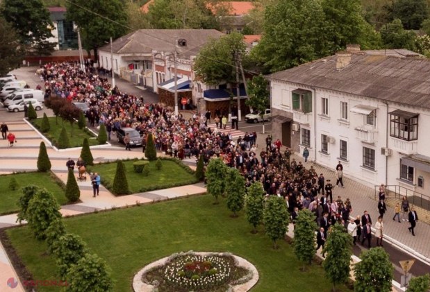 FOTO // Marș consacrat „Zilei Victoriei” la Orhei. „În jur de 4 000 de oameni au participat la manifestația organizată de Primăria Orhei”