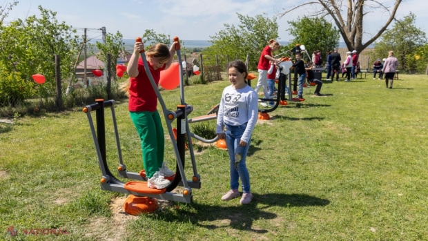 VIDEO // Tot Andrușul de Sus face SPORT grație unui proiect implementat de A.S.I.C.S.Teren de fitness este frecventat și de PENSIONARI: „Vin aici cu toate vecinele în toată seara și facem exerciții”