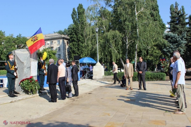 FOTO // Lacrimi şi flori pentru victimele represiunilor staliniste