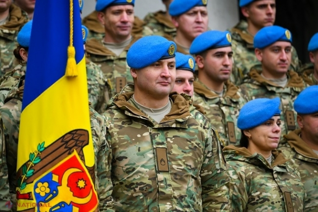 FOTO // Uniformă NOUĂ pentru militarii Armatei Naționale, detașați în operația de menținere a păcii KFOR din Kosovo: Misiuni de securitate şi pază a obiectivelor militare şi de patrulare