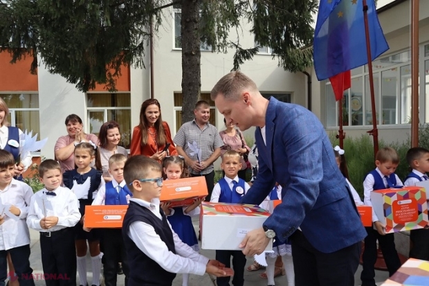 FOTO // „Cutia școlarului și a preșcolarului”: Peste 20 000 de copii din R. Moldova au primit de la DRRM cărți și rechizite, la începutul anului școlar 2024 - 2025