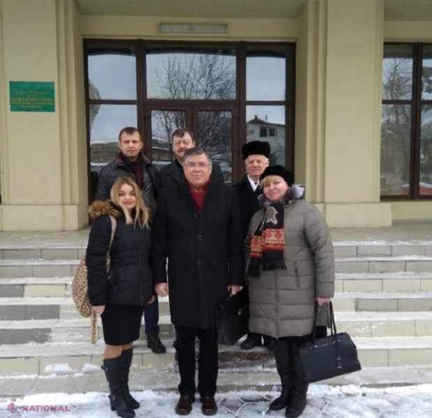 Fostul Ambasador Iurie Reniță a strâns semnăturile necesare pentru a fi înregistrat în circumscripția uninominală nr. 26 din Chișinău: A depus actele la CEC