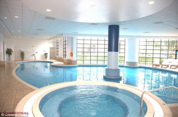 Hotel de lux cu SPA pentru asistente medicale. Cum sunt MOTIVAȚI angajații în unele țări?