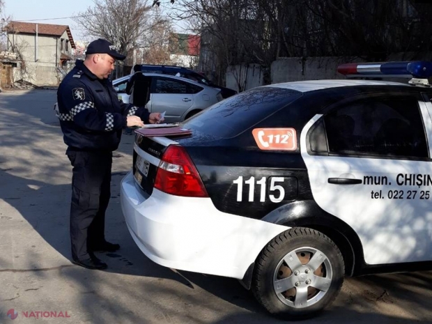 VERIFICĂRI // Trei mașini care prestau servicii de TAXI în Chișinău, INTERZISE în trafic