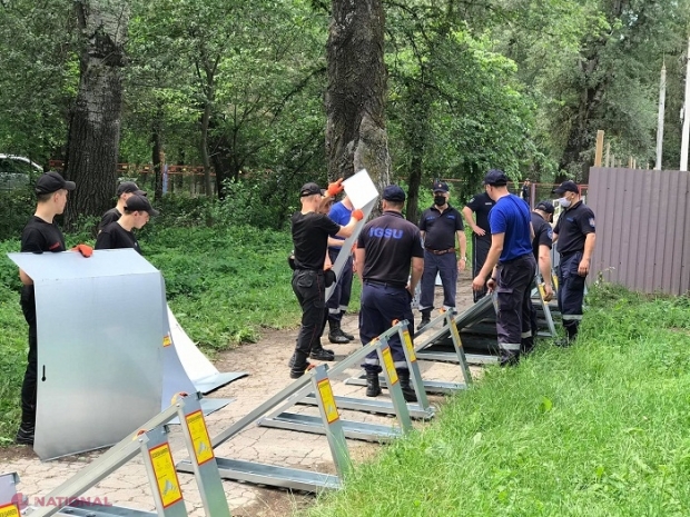 FOTO, VIDEO // DIG metalic, pe o distanță de un kilometru, pentru a proteja plaja de la Vadul lui Vodă de inundații