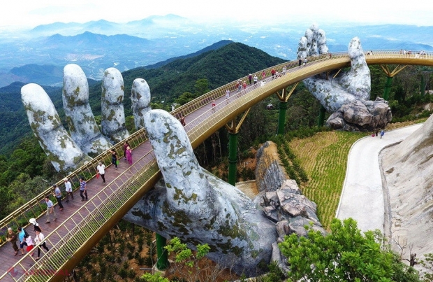 VIDEO // Cel mai spectaculos pod din lume