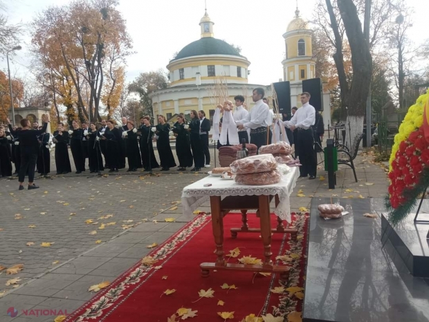 De 30 de ani fără Ion şi Doina Aldea-Teodorovici: Rude și prieteni adunaţi la mormintele lor din Cimitirul Central de pe str. Armenească