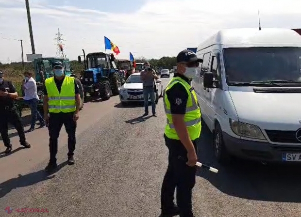 VIDEO, UPDATE // Protest al AGRICULTORILOR în legătură cu „ajutorul” autorităților: „Vorbesc că vor fi oferite 100 de milioane de lei, dar ce facem cu 100 de lei pentru ha?” Agricultorii au BLOCAT traseul spre Chișinău