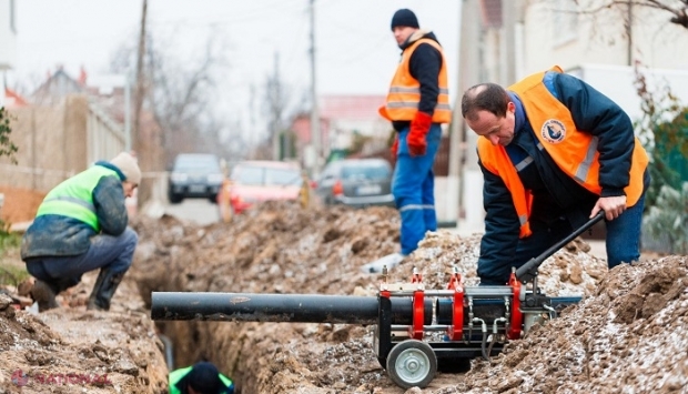 AMENZI // Aproape 700 de consumatori din Chișinău, prinși după ce s-au conectat ILEGAL la serviciile de apă și de canalizare