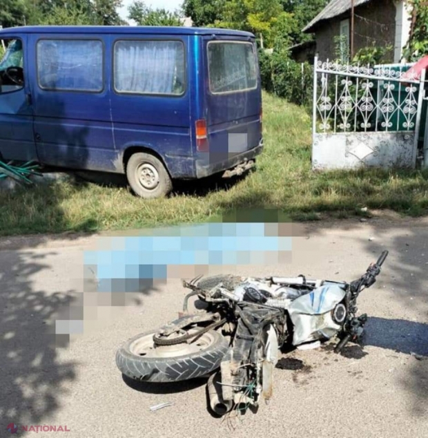 Accident cumplit la Soroca: Doi tineri de 19 şi 20 de ani, spulberaţi de un microbuz în timp ce se deplasau cu o motocicletă: Şoferul a fugit de la locul accidentului, dar a fost prins în scurt timp și abia de se ţinea pe picioare