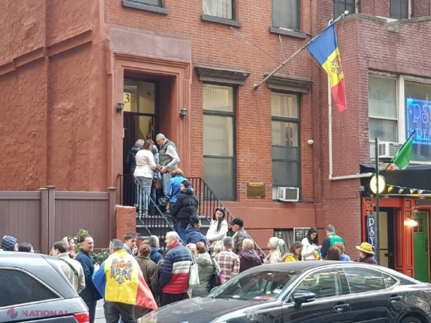 FOTO // Cetățenii R. Moldova din SUA au ieșit în număr mare la VOT. La unele secții de votare s-au format cozi