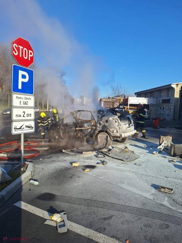 FOTO // Ce s-a ales din automobilul care a explodat într-o benzinărie de pe str. Albișoara din Chișinău: Se alimentase cu gaz și s-a aprins din mers. Șoferul a avut nevoie de îngrijiri medicale