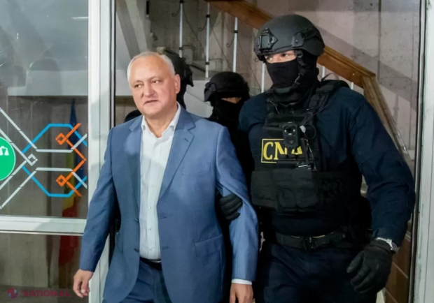 Dodon îi ABANDONEAZĂ pe socialiști și se VISEAZĂ în fruntea unei REVOLUȚII, unui „front de SALVARE” a R. Moldova. Fostul președinte, care riscă 20 de ani de închisoare, spune că „îmi este jale de țară”