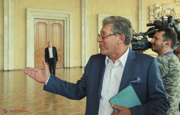 VIDEO // PL a colectat minimum 15 mii de semnături pentru candidatura lui Mihai Ghimpu. Grupul de inițiativă a venit la CEC