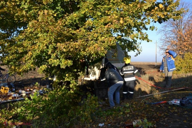Foto // ACCIDENT la Orhei. Un autocamion a ajuns în șanț