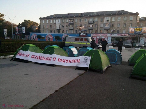 Orășelul de corturi din Bălți, ATACAT. Patru bărbați au fost REȚINUȚI 