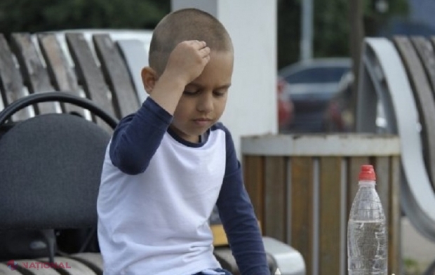 Un copil de cinci ani, considerat o minune a șahului, vrea să strângă fonduri pentru a cumpăra un tanc pe care să îl doneze armatei