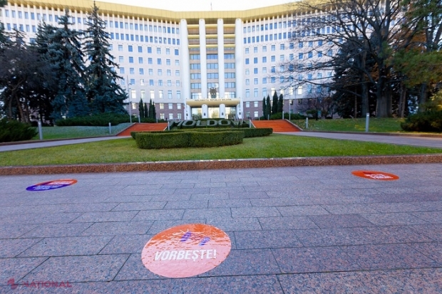 Clădirea Parlamentului de la Chișinău, iluminată timp de 16 zile în culoarea portocalie: Angajament al autorităților în lupta împotriva violenței împotriva femeilor