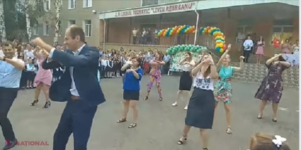 VIDEO // Profesorii unui liceu din Chișinău au ieșit în fața elevilor și părinților pentru a DANSA, la careul de la începutul anului școlar