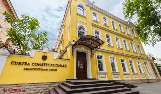 DOC // Curtea Constituțională RESPINGE inițiativa Guvernului de modificare a Constituției, deși este de acord cu mai multe propuneri: Excluderea termenului inițial de cinci ani la numirea judecătorilor, imunitate pentru magistrați și 12 membri la CSM