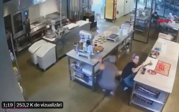 VIDEO // Și-au văzut moartea cu ochii. Clipe de coșmar pentru oamenii care erau la muncă în minutul în care Turcia a fost zguduită de cutremur. Imaginile surprinse de camerele de supraveghere arată iadul dezlănțuit pe pământ
