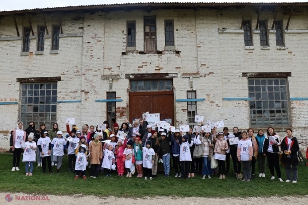 Flashmobul Şevaletelor // Viitorul, desenat împreună de copiii din Hâncești și Galați: Moară cu aburi restaurată în R. Moldova și sală modernă de spectacole în România, cu bani de la UE
