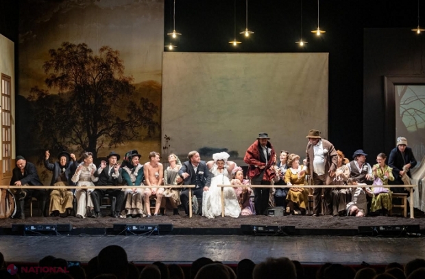 Cea de-a noua ediție a Reuniunii Teatrelor Naționale Românești s-a încheiat duminică, la Chișinău, cu o premieră la Teatrul „Luceafărul”: „Spectacole de o înaltă ținută scenică, cu nume de legendă și cu evenimente vibrante de excepție”