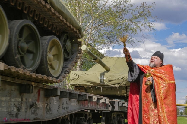 VIDEO // Un preot RUS a SFINȚIT un tren cu TANCURI T-90, care a fost trimisă să ucidă în Ucraina: „Binele trebuie să poată întotdeauna să se apere. Este inutil să convingi forțele malefice să se oprească...”