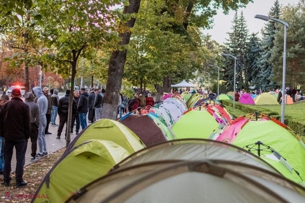 Poliția anunță că Partidul „Șor” a organizat transport pentru circa 10 000 de persoane, dar în centrul Chișinăului au venit duminică aproximativ 6 500