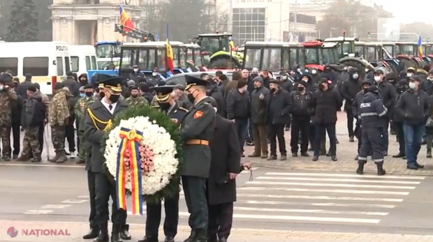 VIDEO // Maia Sandu, la prima depunere de flori la monumentul lui Ștefan cel Mare în calitate de PREȘEDINTE al R. Moldova. Evenimentul este urmărit de FEREMIERII prezenți în PMAN