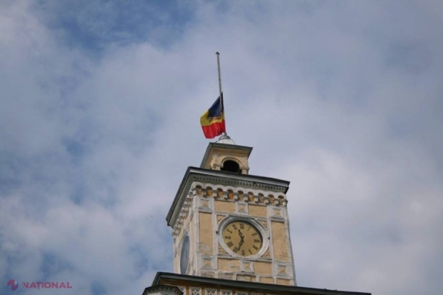 DOLIU // Drapele coborâte în bernă pe malul stâng al Prutului, în memoria victimelor tragediei de la Cantemir