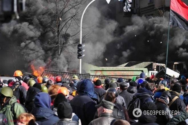 Şase MORŢI la Kiev, printre care şi un poliţist. Kliciko îndeamnă femeile şi copiii să părăsească Maidanul