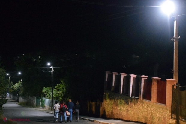 FOTO // În alte două localități din raionul Orhei primarii din echipa lui Ilan Șor au dat în exploatare iluminatul stradal
