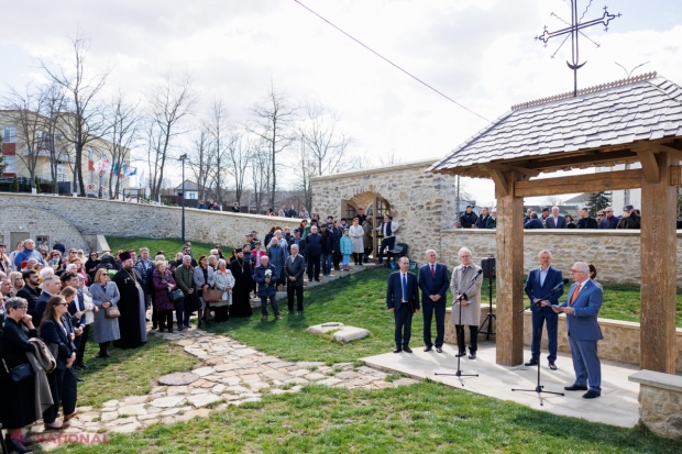 GALERIE FOTO // Biserica „Adormirea Maicii Domnului” din Căușeni, care datează din secole XVII - XVIII, a fost REDESCHISĂ: Sovieticii au transformat lăcașul sfânt cu fresce murale unice în HAMBAR, iar SUA l-au restaurat