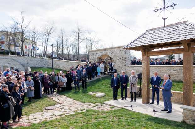 GALERIE FOTO // Biserica „Adormirea Maicii Domnului” din Căușeni, care datează din secole XVII - XVIII, a fost REDESCHISĂ: Sovieticii au transformat lăcașul sfânt cu fresce murale unice în HAMBAR, iar SUA l-au restaurat